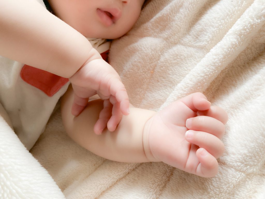 指しゃぶりがお子さまの歯に与える影響とその対策