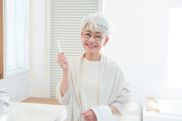 歯科医が教える！ご高齢の方向けの正しいブラッシング方法