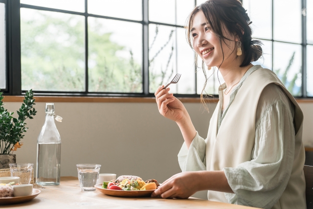 噛む力と脳の健康の関係とは？歯周病が影響する認知症リスク