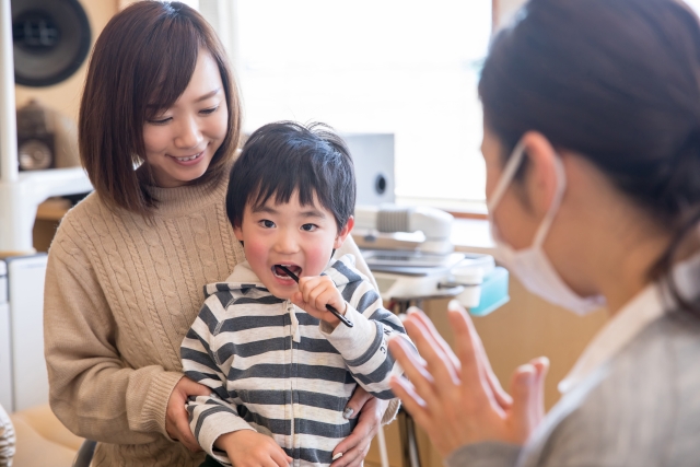 定期検診は何歳から？子どもの歯を守る通院のすすめ