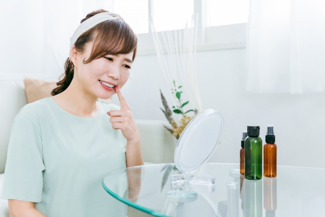 むし歯は自分でわかる？鏡で見える初期症状と注意すべきサインについて