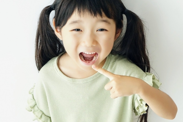 むし歯は唾液で防げる？知られていない大切な働きについて