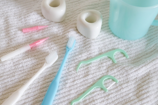 子どもの歯と歯の間はむし歯になりやすい？フロスの習慣が大切